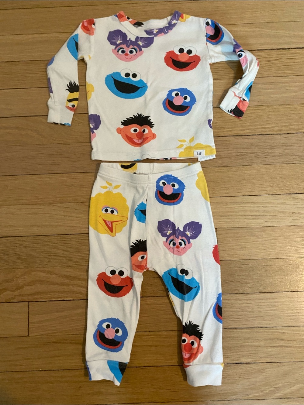 GAP White Sesame Street Face Print Pajama Set with Multicolor Characters